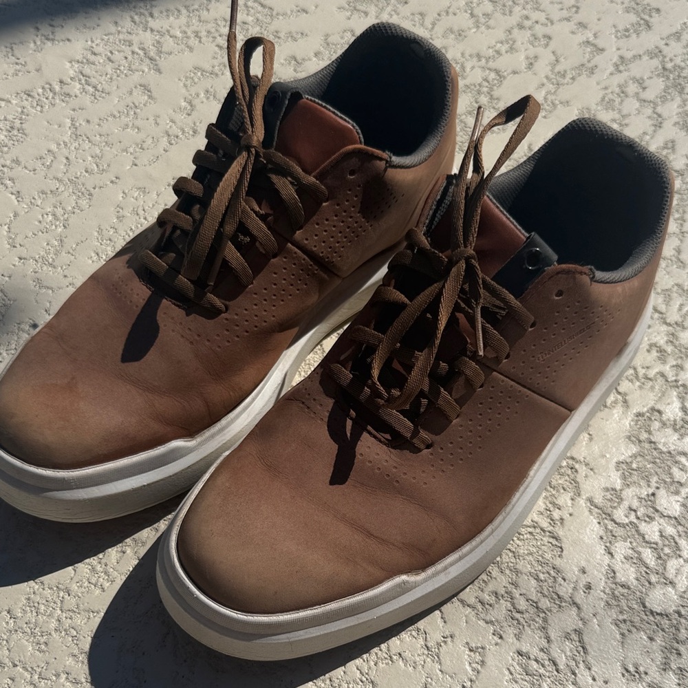 These are Men's FootJoy Contour golf shoes